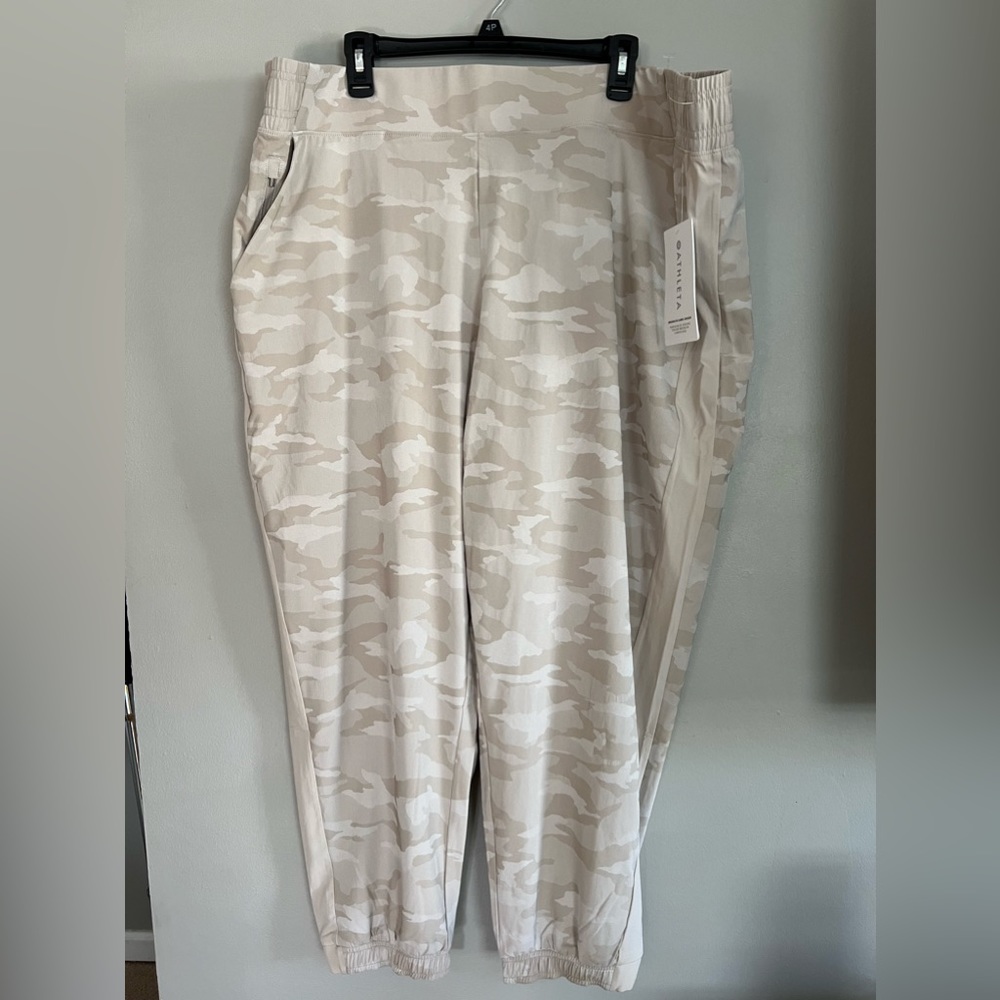 NWT‎ athleta joggers